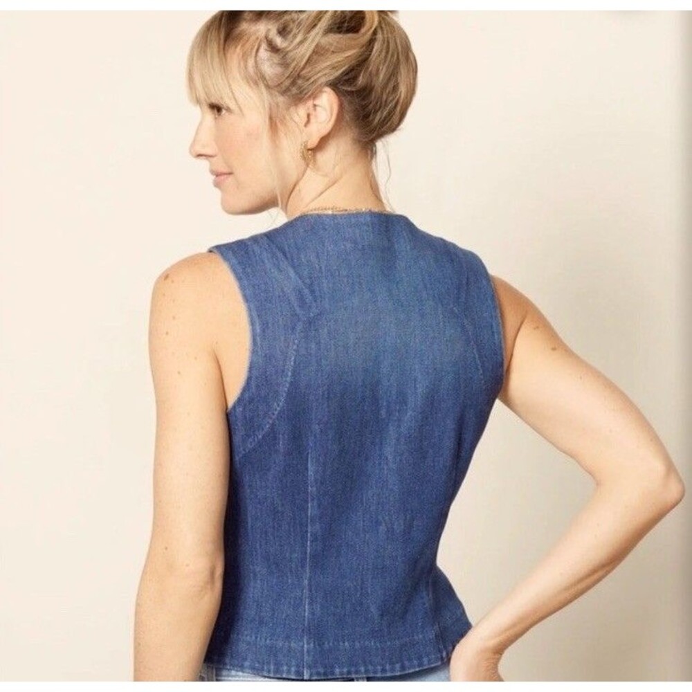Evereve “Sierra” Medium Wash Denim Vest Size L - Picture 2 of 5